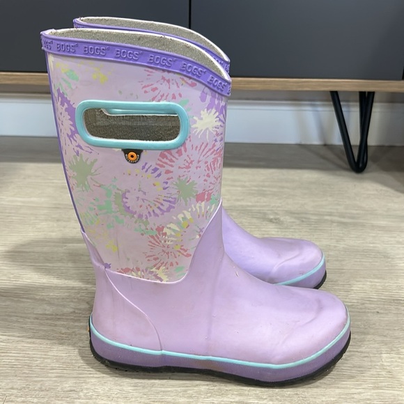 Bogs tie dye splatter rain boots in purple 3Y - Picture 1 of 13